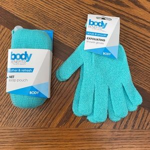 Body Benefits Soap Pouch & Exfoliating Shower Gloves (set of 2). NWT